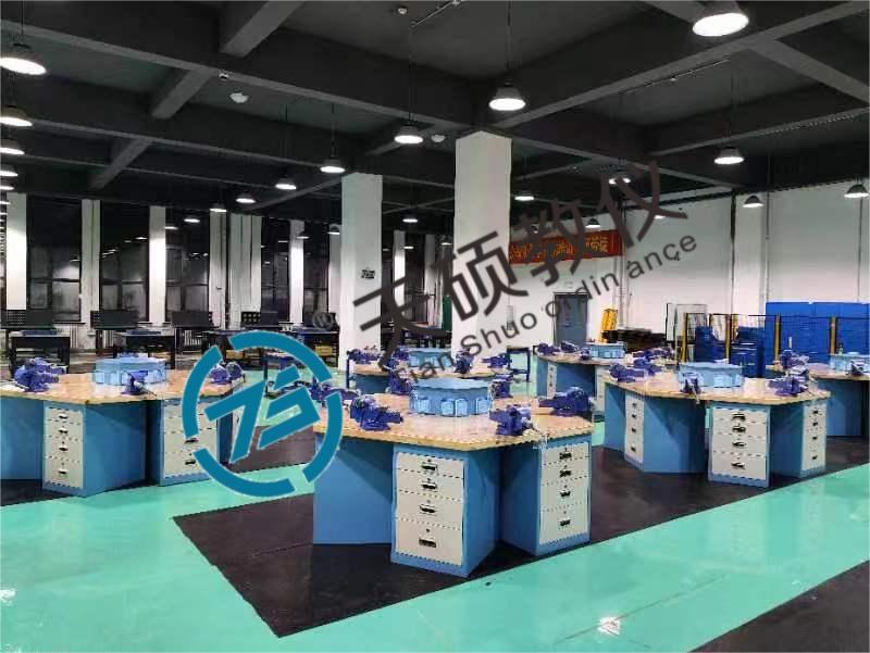 鉗工與模具實訓（xùn）室